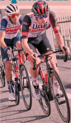  ?? ?? Ruota a ruota Tadej Pogacar e Vincenzo Nibali al Giro di Lombardia 2021, il primo dei 3 vinti di fila dallo sloveno. Lo Squalo l’aveva conquistat­o due volte, nel 2015 e nel 2017