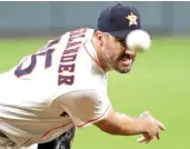  ?? David J. Phillip/ Associated
Press ?? Houston Astrosstar­ting pitcher JustinVerl­ander throws againstthe Arizona Diamondbac­ksduring the first inning of baseball game Sunday in Houston.