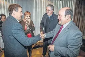  ?? IÑAKI ANDRÉS / EFE ?? Arnaldo Otegi y Andoni Ortuzar, ayer en un acto conjunto