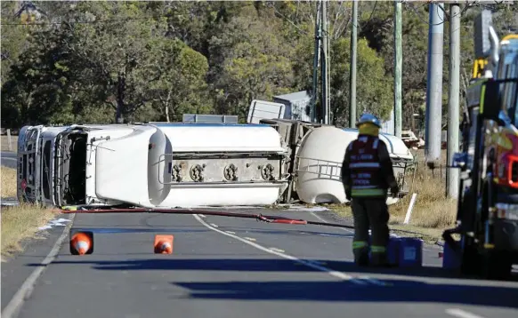  ?? Photo: Kevin Farmer ?? MAJOR INCIDENT: Queensland Fire and Emergency Services at the scene of a fuel tanker rollover in Glenvale which shut Euston Rd for more than 12 hours yesterday.