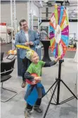  ??  ?? Der fünfjährig­e Konrad hat auf dem Stand der BKK ordentlich am Rad gedreht - zur Belohnung gibt es jede Menge Gewinne.