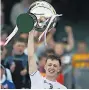  ??  ?? SKIPEPR Kildare captain Brian Byrne lifts the cup