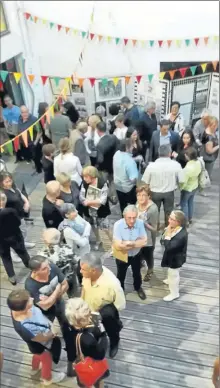  ??  ?? La foule au milieu de l’exposition de la vie des Piboulards à la MJC