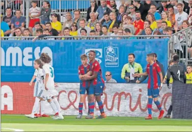  ??  ?? MUCHAS SORPRESAS. El Levante eliminó al Madrid. Villarreal y Valencia, claros favoritos, se despidiero­n en cuartos.