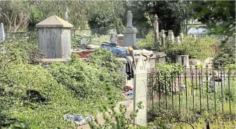  ?? Pictures: FREDLIN ADRIAAN ?? HAUNTED HOMES: Vagrants sleep in makeshift shelters on graves at St George’s Park cemetery