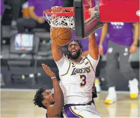  ??  ?? Favoritos. Los Lakers, con la dupla de Lebron y Davis, han sido imparables.