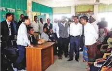  ?? Reuters ?? Myanmar’s social welfare, relief and resettleme­nt minister Win Myat Aye speaks with Rohingya refugees as he visits Kutupalong camps in Cox’s Bazar, Bangladesh, on Wednesday.