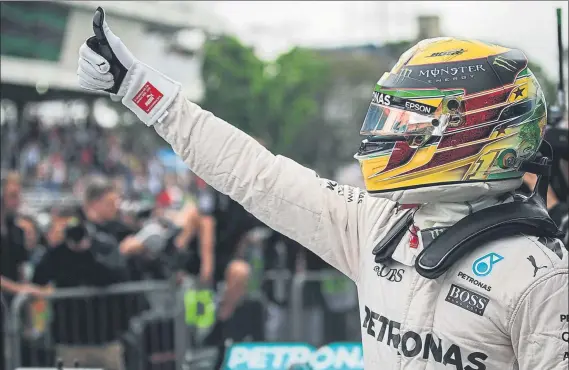  ?? FOTO: EFE ?? Lewis Hamilton logró en el GP de Brasil la pole número 60 de su carrera en la F1, y se queda a tan solo cinco de su ídolo Ayrton Senna y a ocho del gran Michael Schumacher