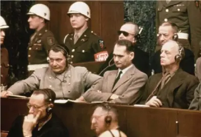  ??  ?? Algunos de los acusados en elv juicio de Nuremberg contra los criminales de guerra nazis.