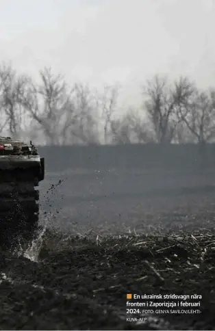  ?? FOTO: GENYA SAVILOV/LEHTIKUVA-AFP ?? ■
En ukrainsk stridsvagn nära fronten i Zaporizjzj­a i februari 2024.