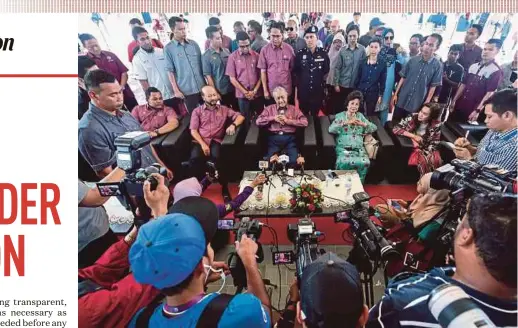  ?? BERNAMA PIC ?? Prime Minister Tun Dr Mahathir Mohamad attending the Permodalan Kedah Bhd’s silver jubilee and the opening of Hotel Adya Chenang in Langkawi yesterday. With him are his wife, Tun Dr Siti Hasmah Mohamad Ali, and Kedah Menteri Besar Datuk Seri Mukhriz Mahathir.