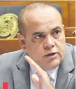  ??  ?? Basilio Núñez, líder de la bancada cartista en Diputados, anunció que el bloque votará por la censura a Villamayor.