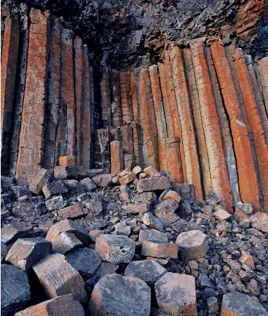  ??  ?? Top left: The Chilcotin River runs through Farwell Canyon. Top right: the basalt columns in Cardiff Mountain Ecological Reserve.