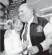  ?? DIANE BONDAREFF/AP ?? Willard Scott, right, hugs“Today” colleague Katie Couric in 2000 after a ceremony inducting Scott into NBC’s“Walk of Fame”in New York. He died at 87.