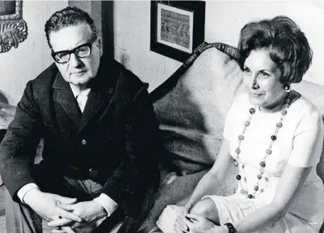  ?? ?? Salvador Allende, presidente de Chile entre 1970 y 1973, y su mujer, Hortensia Bussi