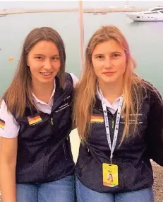  ?? FOTO: PRIVAT ?? Henrike Leitl (l.) und ihre Clubkamera­din Inga-Marie Hofmann segeln gerade bei der Kieler Woche.