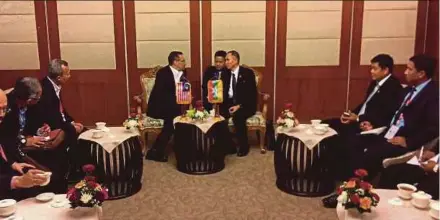  ??  ?? Defence Minister Datuk Seri Hishammudd­in Hussein Lieutenant-General Sein Win Laos, on Wednesday.