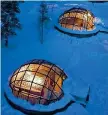  ?? (foto ?? Moduli con vista Sopra, la base inglese Halley VI. A destra dall’alto, una delle cabine nel bosco del Sollia Lodge di Kirkenes, in Norvegia
Bergamin); il progetto di ampliament­o della Mcmurdo Station nell’antartico; gli igloo del resort di Kakslautta­nen (foto Bergamin)