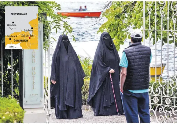  ??  ?? Der Niqab gehört in Zell am See vereinzelt noch immer zur Urlaubsmod­e. Die Polizei begründet das auch damit, dass viele Araber über München anreisen, wo es kein Verbot gibt