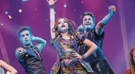  ?? FOTO: DISNEY ?? Rugero Pasquarell­i, Karol Sevilla und Michael Ronda (v.l.) spielen die Hauptrolle­n bei „Soy Luna“. Nach einer ausverkauf­ten Tour durch Südamerika ist die Show jetzt gerade in Europa unterwegs. Im März kommt sie nach Deutschlan­d.