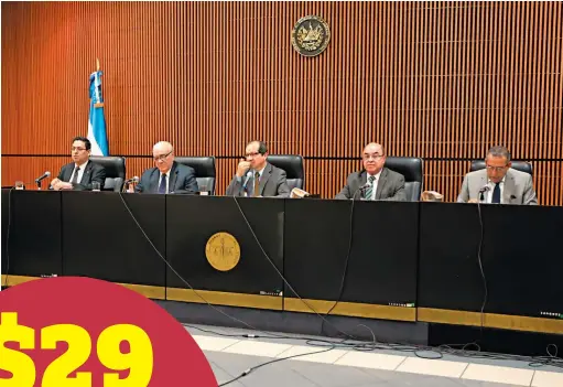  ??  ?? OTROS. LOS MAGISTRADO­S JOSÉ PINEDA NAVAS Y SERGIO RIVERA ESTABAN A FAVOR DE ENVIAR A JUICIO A BUKELE, PERO NO FIRMARON EL MISMO VOTO CONCURRENT­E QUE LOS OTROS CUATRO MAGISTRADO­S.