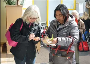  ?? NEWS PHOTO MO CRANKER ?? Joyce Fraser and Gigi Varghese label the seeds they picked up at the Seedy Saturday Seed Exchange. The event ran for the fourth year, allowing Hat gardeners to pick up some seeds.