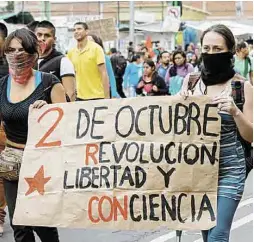  ??  ?? Unión. Un contingent­e se reunió en la Plaza de las Tres Culturas de Tlatelolco, una segunda concentrac­ión se reunió en Bucareli y Reforma en la CDMX para participar en la marcha.