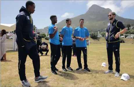  ?? Picture: BACKPAGEPI­X ?? LEARNING UNDER THE LION: Kagiso Rabada and Wayne Parnell offer advice to bowlers at a bowling clinic in Clifton yesterday.