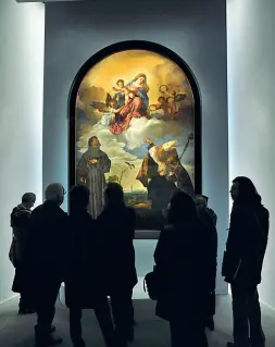  ?? Tramonto ?? La Sacra Conversazi­one di Tiziano è arrivata a Palazzo Marino dalla Pinacoteca Civica di Ancona. Sarà visibile fino al 14 gennaio