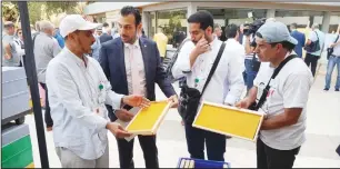  ?? KUNA photo ?? Abdul Aziz Al-Awami listening to members of the Kuwaiti Beekeepers Associatio­n.