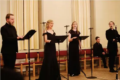  ?? FOTO: MAARIT KYTÖHARJU/PRESSBILD ?? Sampo Haapaniemi, Elli Vallinoja, Tuuli Lindeberg och Taavi Oramo hörde till de uppträdand­e på konserten i Balders sal.