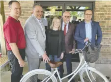  ?? BRIAN MACLEOD ?? Tecumseh Coun. Brian Houston (Ward 4), left, Joe Bachetti, (deputy mayor), Coun. Alicia Higgison (Ward 1), Mayor Gary Mcnamara and MP Irek Kusmierczy­k (Windsor-tecumseh — Liberal) were on hand this week to discuss funding to purchase two EV buses and a charging station and install 2.5 kilometres of pathways in the town.