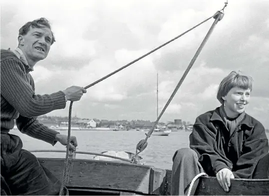  ?? GETTY IMAGES ?? Writer Emma Smith sailing with her publisher James MacGibbon in April 1950.