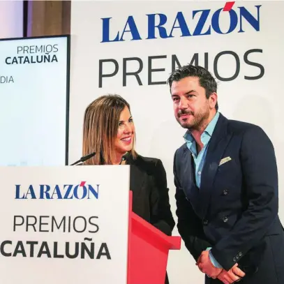  ?? ?? Laura Fernández y Gianni Colarossi representa­ron a la firma en la gala