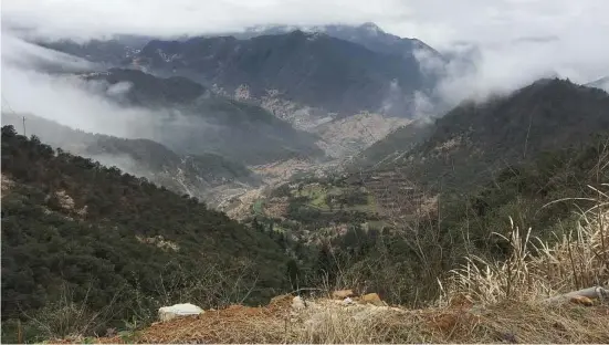  ?? Julie Makinen photos / Los Angeles Times ?? A view from the mountainto­p village of Yufeng, which got a Rural Taobao service center last year.