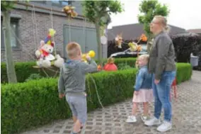  ?? FOTO ELKE LAMENS ?? Het berencircu­s trekt tot tien bezoekers per dag.