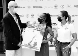  ?? CONTRIBUTE­D ?? Jamaica Open Golf Championsh­ip tournament director, David Mais presents a photo of Jasper Markland to his daughter, Margaret, while JGA President Jodi Munn-Barrow looks on, at the launch event at the Constant Spring Golf Club yesterday.