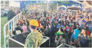  ??  ?? MERIAH: Sebahagian pengunjung yang memeriahka­n Karnival Sukan Rakyat sempena Sambutan Ambang Malam Hari Malaysia 2019.