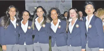  ??  ?? El equipo campeón vigente de damas, Paraguay con María Fernanda Escauriza, Montserrat Morales, Anahí Servín, Sofía García, Giovanna Fernández y la capitana del grupo, Andrea Jun.