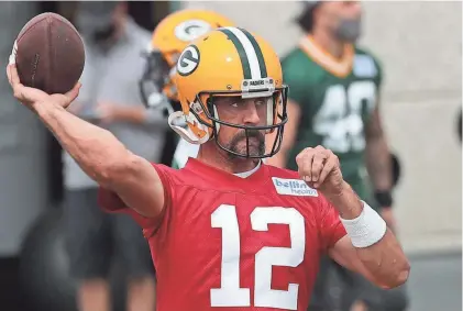  ?? JOURNAL SENTINEL MARK HOFFMAN / MILWAUKEE ?? Green Bay Packers quarterbac­k Aaron Rodgers began his 16th training camp Saturday.