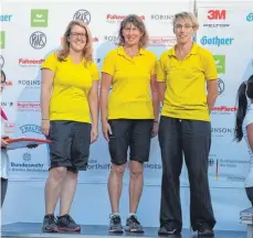  ?? FOTO: LILLI REINER ?? Silber- Siegerinne­n: Anja Bürmann, Elke Rapp und Tina Lehmann ( von links) erreichten als Team Platz zwei.