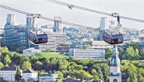  ?? FOTOS: KÖRSCHGEN/DPA; MONTAGE: RP ?? Die Bergische Universitä­t Wuppertal soll, das zeigt unsere Montage, durch eine Seilbahn an den Bahnhof angebunden werden.