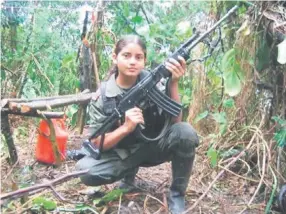  ??  ?? Niñas y niños, eran secuestrad­os por las FARC, abusados, y sometidos a un lavado de cerebro para dar su fidelidad al grupo que destrozó sus vidas.