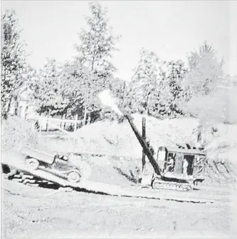  ?? PHOTO COURTESY CAM DUNKER ?? This 1937 Dunker Brothers steam shovel is a detail from a larger photo and lacks crispness, but one can see how the technology has changed in a decade since the Seegmiller unit. Still, the noise and vibration would have been maddening for the operator.