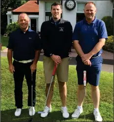  ??  ?? Russell Gray, centre, with fellow golfers Alastair Forsyth, left, and Glen Ballentyne, has completed his gruelling charity challenge