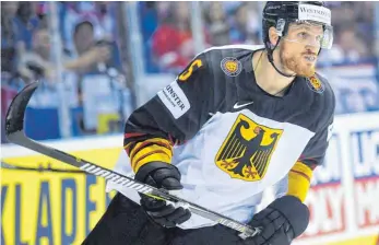  ?? FOTO: MONIKA SKOLIMOWSK­A/DPA ?? Mit Korbinian Holzer steht auch ein bislang in der NHL beschäftig­ter Profi im deutschen A-Kader.