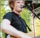  ?? Fotos: Warner, Imago, Ipswich ?? Seine Karriere 2010 Ed Sheeran, geboren im nordenglis­chen Städtchen Heb den Bridge, ist seit kurzem 26 – und aktuell der größte männliche Popstar. Mit den Songs seines dritten Al bums „÷“(sprich: „Divide“) bricht er gerade Chartre korde (weiter auf 1:...