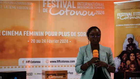  ?? Bild: Katrin Gänsler ?? Cornélia Glele hat mit gerade 22 Jahren erstmals das Frauen  lmfestival in Cotonou veranstalt­et