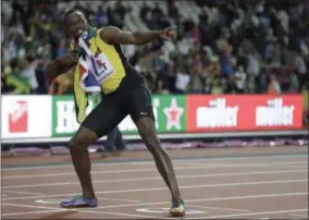  ?? MATTHIAS SCHRADER — THE ASSOCIATED PRESS ?? Jamaica’s Usain Bolt performs his trademark pose on the finish line after placing third in the men’s 100m final during the World Athletics Championsh­ips in London on Saturday.