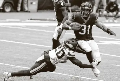  ?? Brett Coomer / Staff photograph­er ?? Texans running back David Johnson (31) is stopped in the backfield by Vikings cornerback Jeff Gladney during the third quarter.